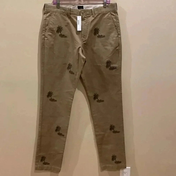 - J.Crew Straight-fit Broken-in chino pant in embroidered palm - Picture 4 of 7